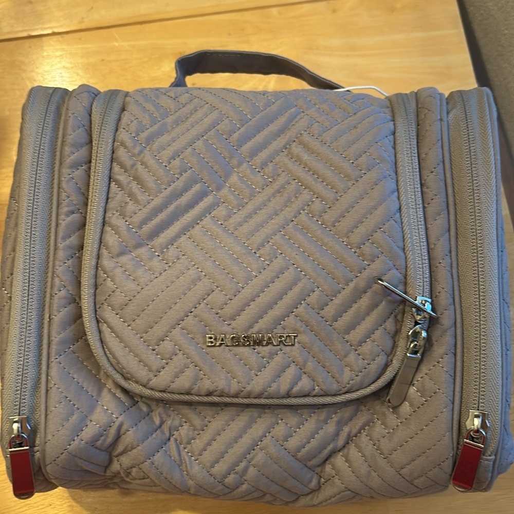 Bagsmart toiletry bag. New without tags! Tons of pockets. Great for travel!